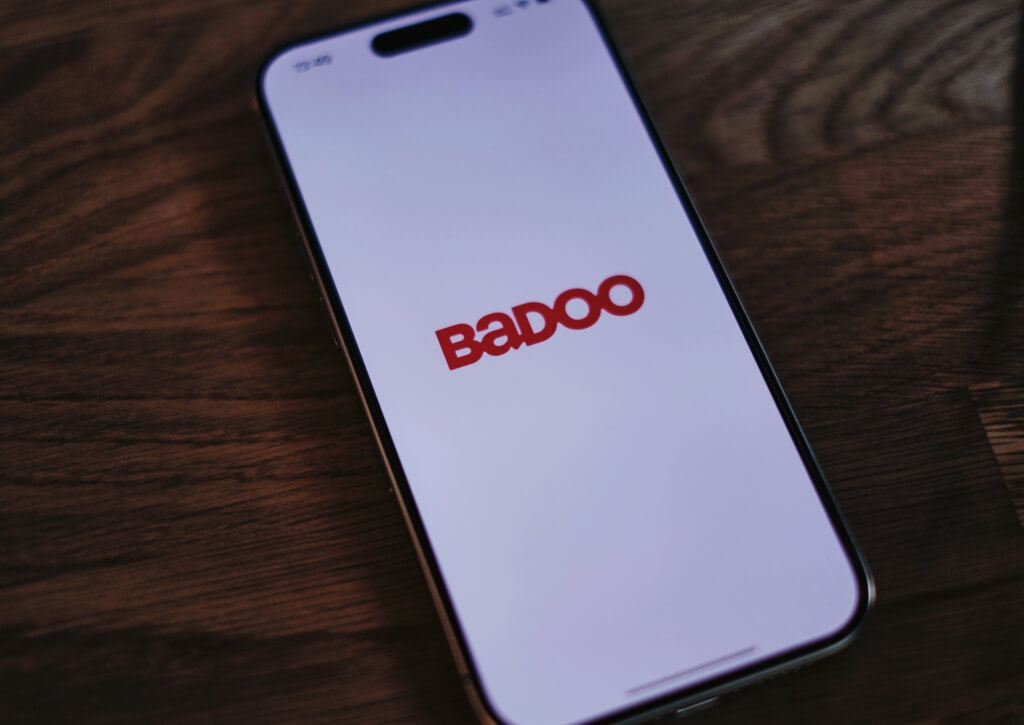 10 Best Apps Like Grindr for Straight Dating in 2026