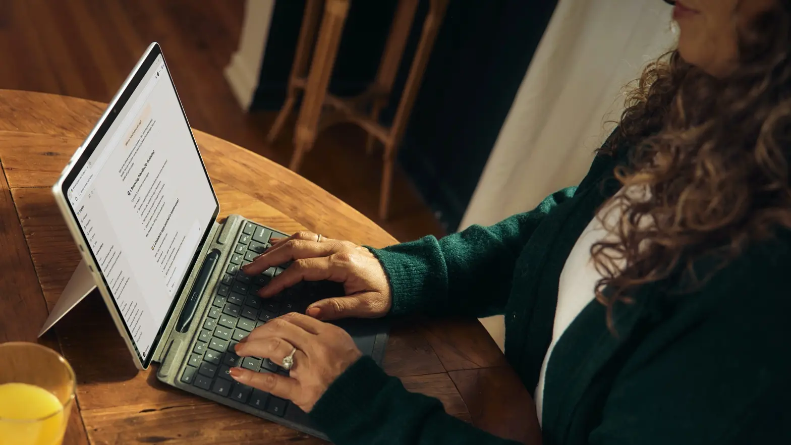 OnlyFans Assistant: Roles, Chat Strategies & AI Tools 2026