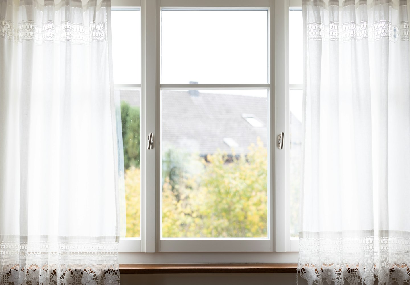 Bright window light in a creator bedroom used as a natural lighting option for content creation