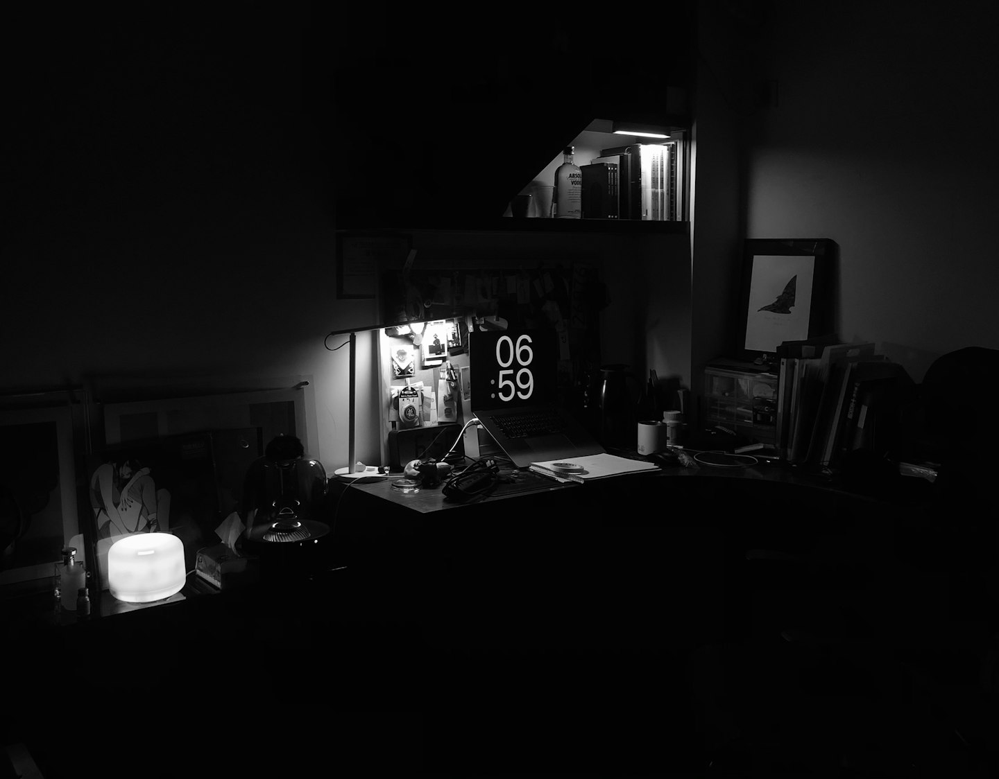 a desk with a lamp and a picture on it